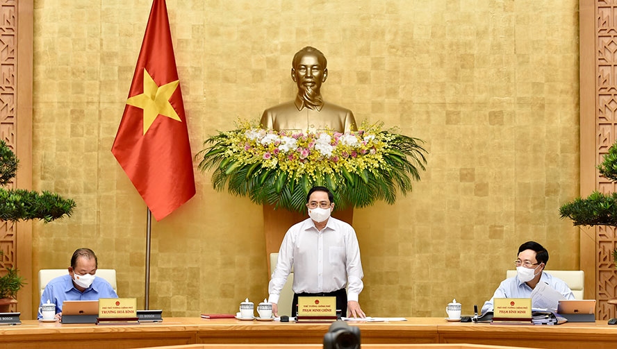 PM Pham Minh Chinh chairs a regular monthly Cabinet meeting for April. (Photo: VGP)