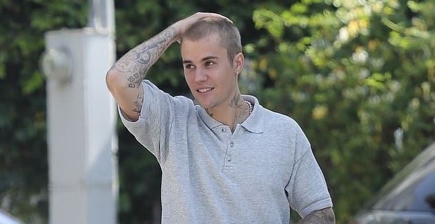 Justin Bieber tái xuất điển trai trên phố