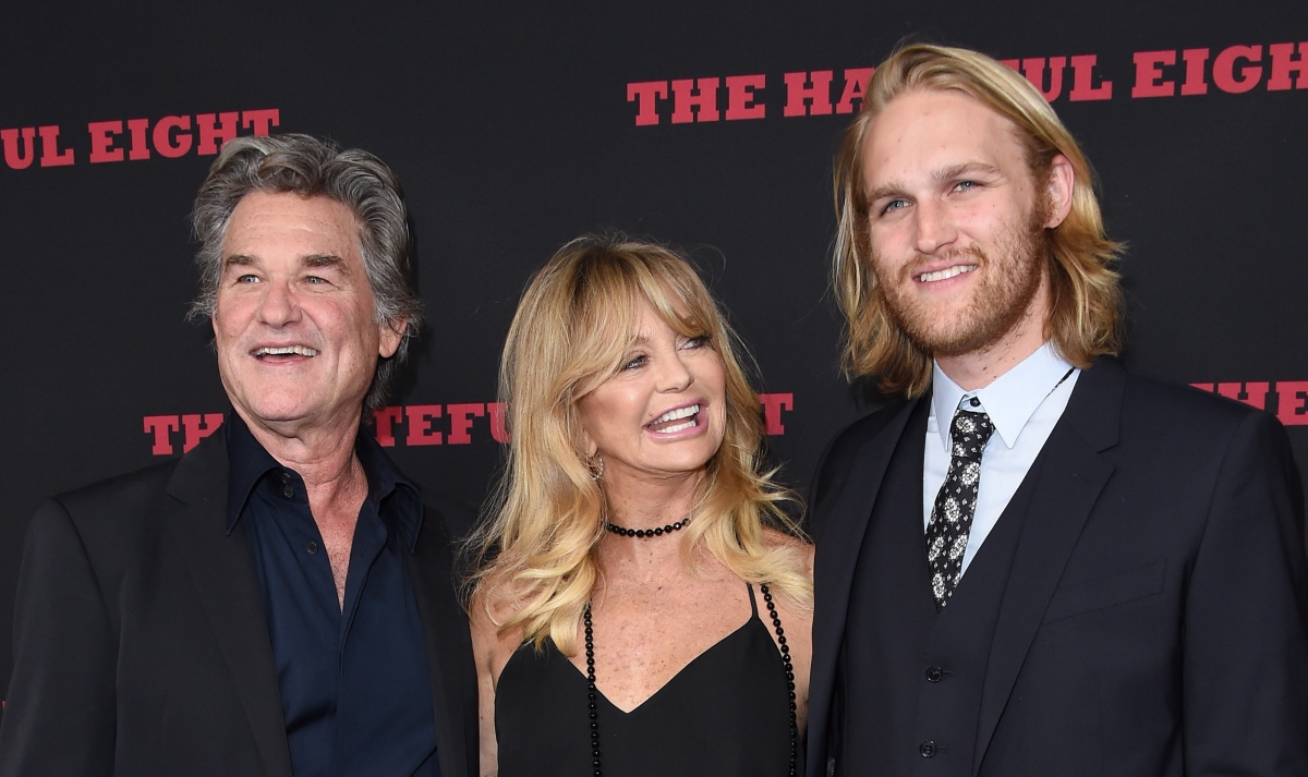 Wyatt Russell cùng bố mẹ Kurt Russell và Goldie Hawn.