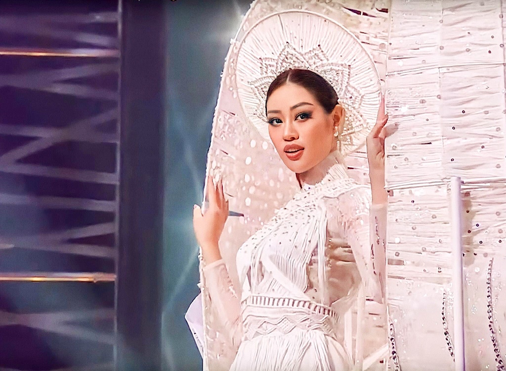 Hoa hậu Khánh Vân với trang phục dân tộc "Kén em".