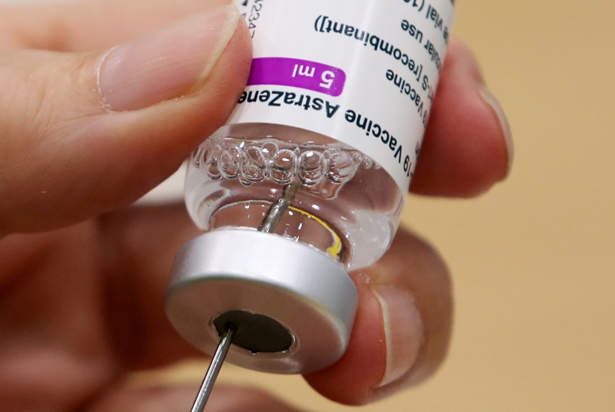EU khởi kiện, đòi AstraZeneca bồi thường vì vi phạm hợp đồng cung cấp vaccine. Ảnh: Reuters