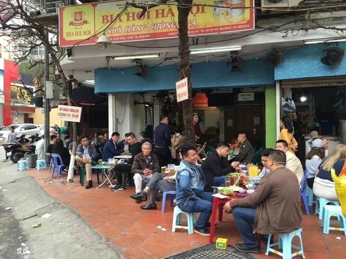 hanoi closes beer restaurants to curb covid-19 spread picture 1