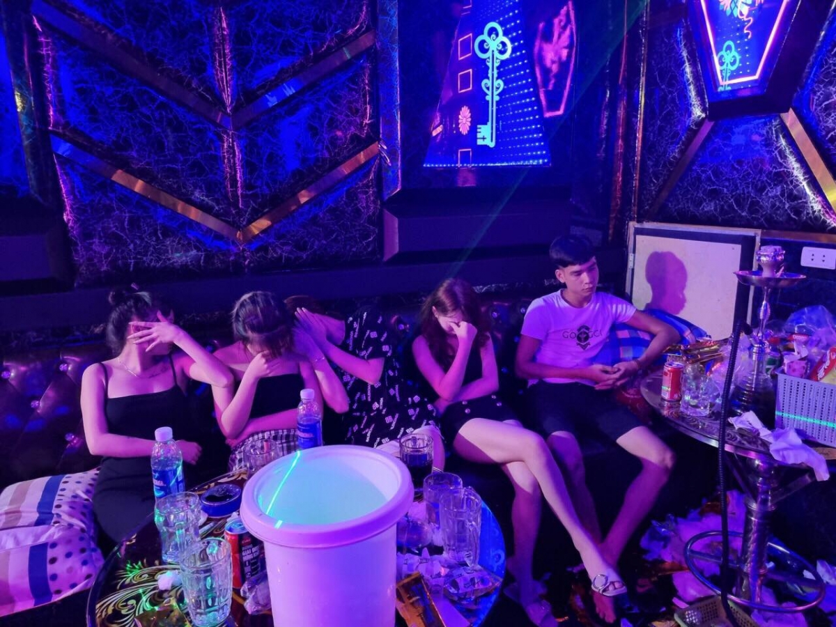 Khởi tố chủ quán karaoke cho 33 thanh niên “bay lắc” ở Quế Võ, Bắc Ninh