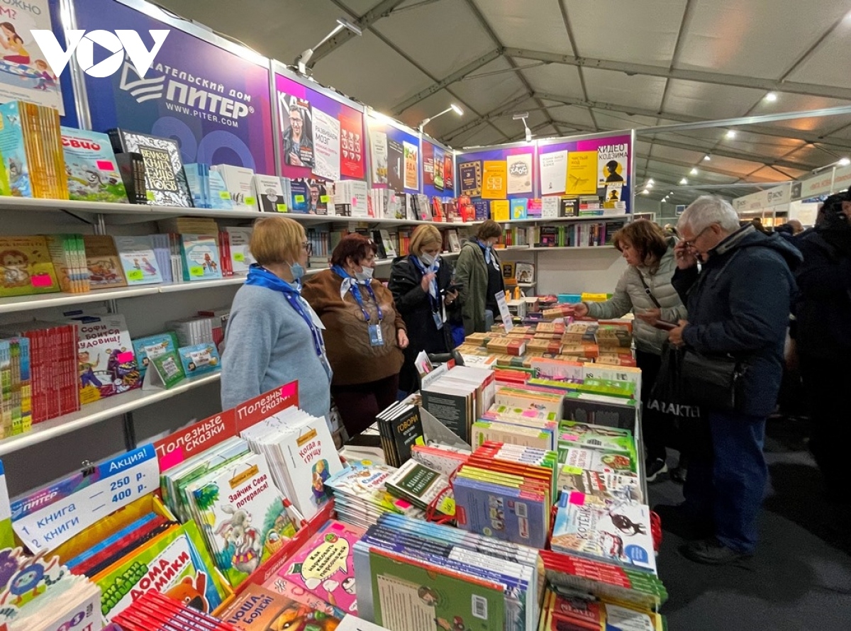 vietnam participates in saint petersburg international book fair picture 5
