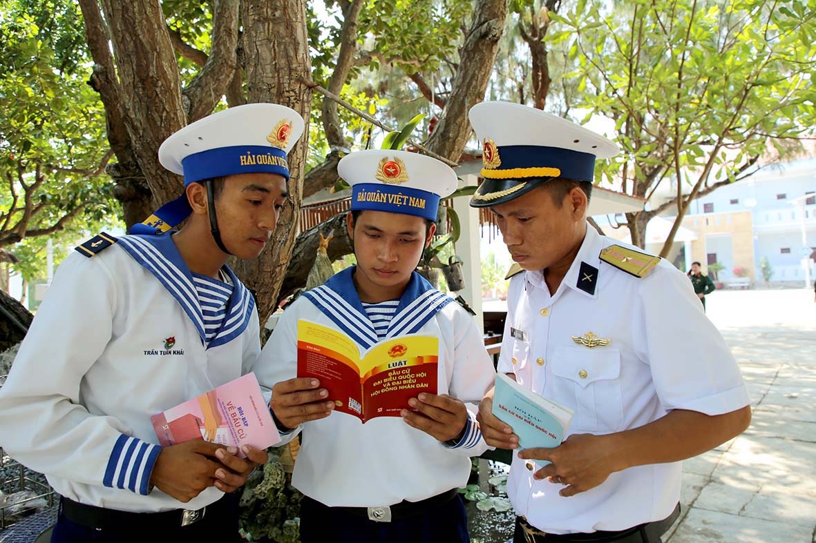 quan, dan truong sa san sang cho ngay bau cu hinh anh 1