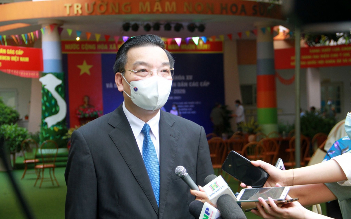 Chủ tịch UBND Thành phố Chu Ngọc Anh trao đổi với báo chí sau bầu cử.