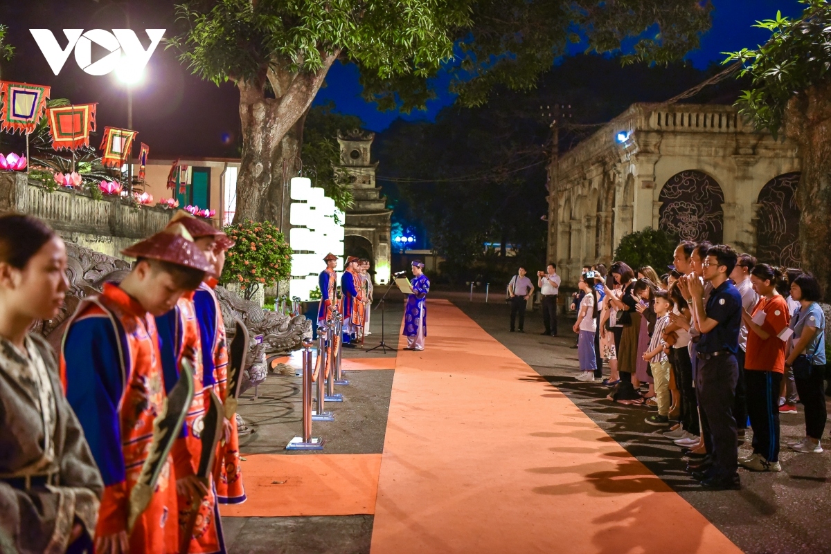 discovering thang long royal citadel at night picture 11