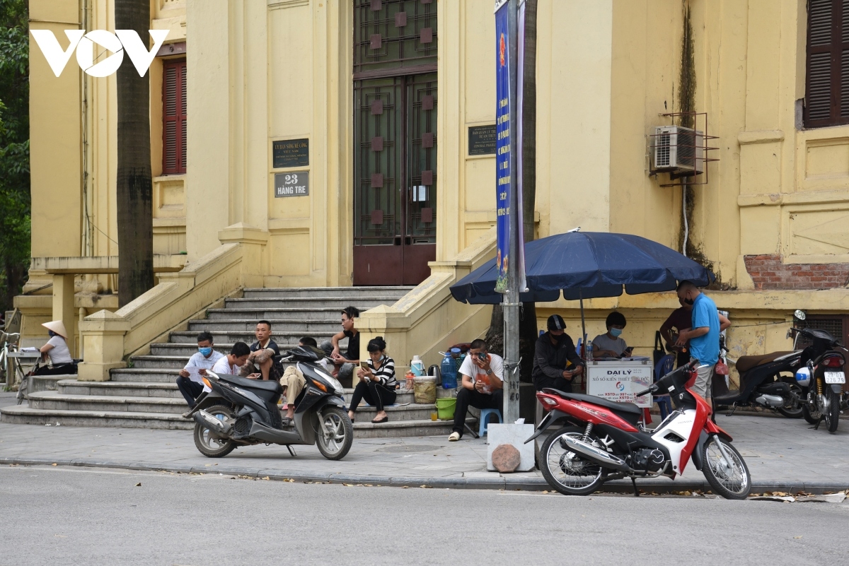 hanoi food outlets left deserted amid covid-19 fears picture 8