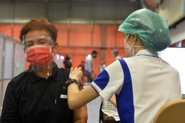 asean aims to reach herd immunity against covid-19 in 2022 picture 1