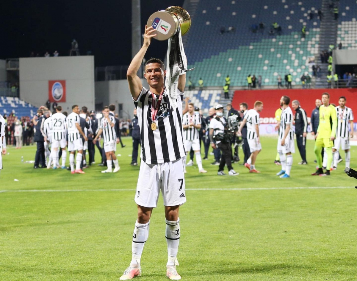 juventus vo dich cup qg italy, ronaldo thoat khoi canh trang tay hinh anh 1