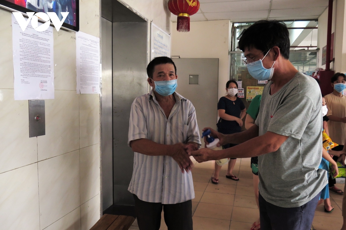 da nang lifts lockdown on some residential areas linked to covid-19 outbreaks picture 6