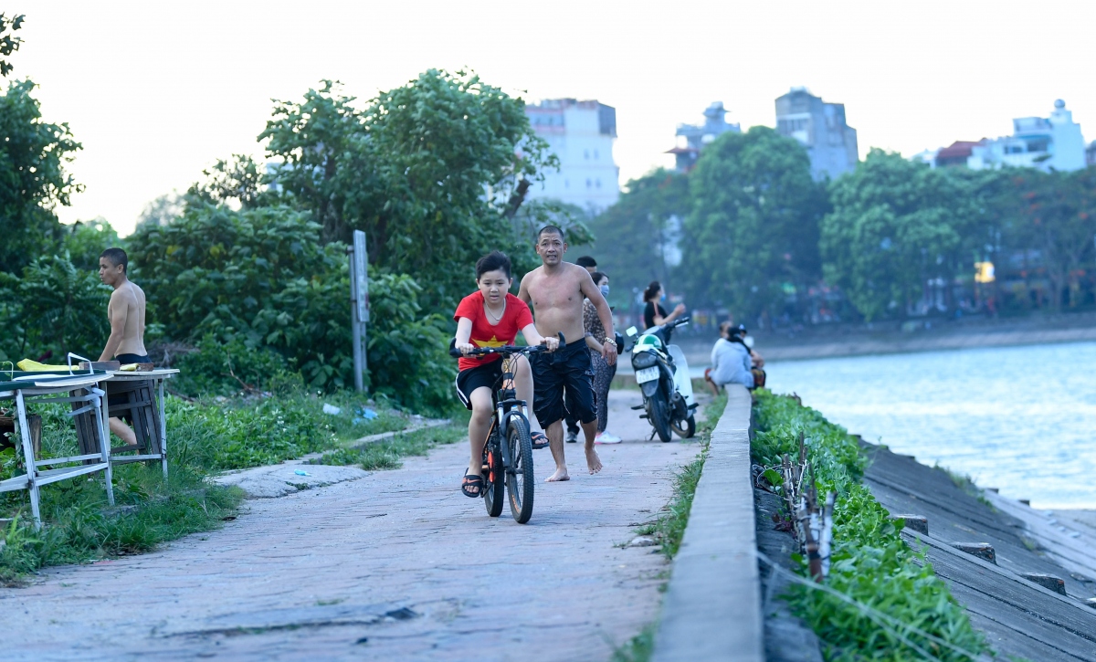  ngo lo quy dinh, nguoi dan ha noi than nhien ra ho boi loi, tap the duc hinh anh 16