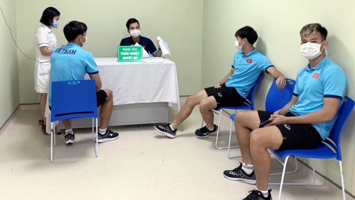 men s national football team receive second covid-19 vaccine shot picture 1