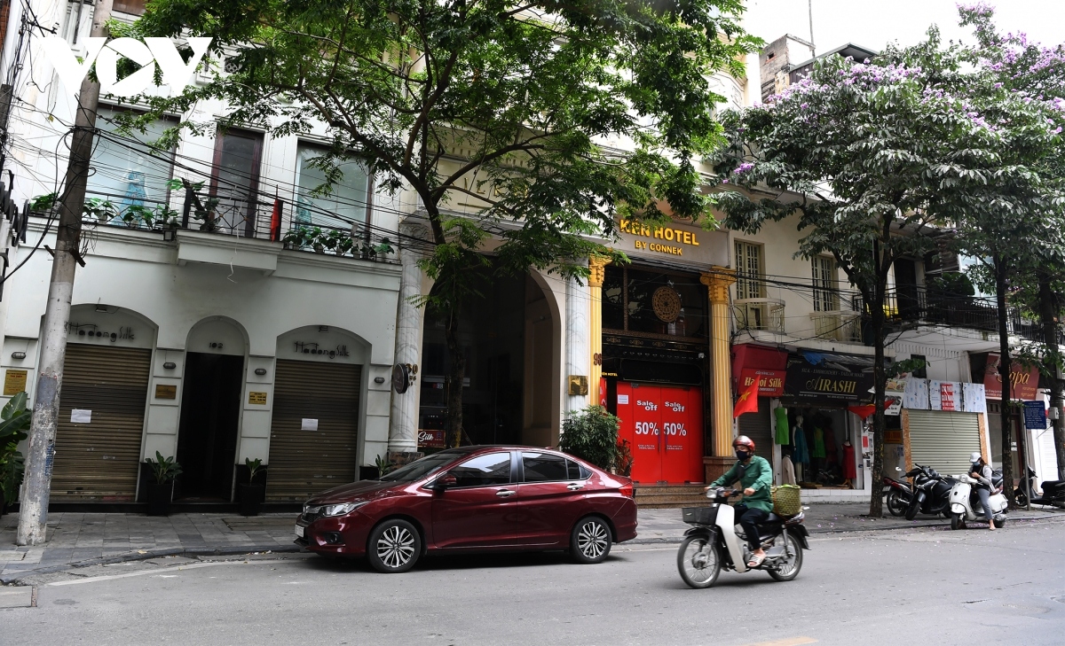 hanoi business outlets hit hard by latest covid-19 restrictions picture 1