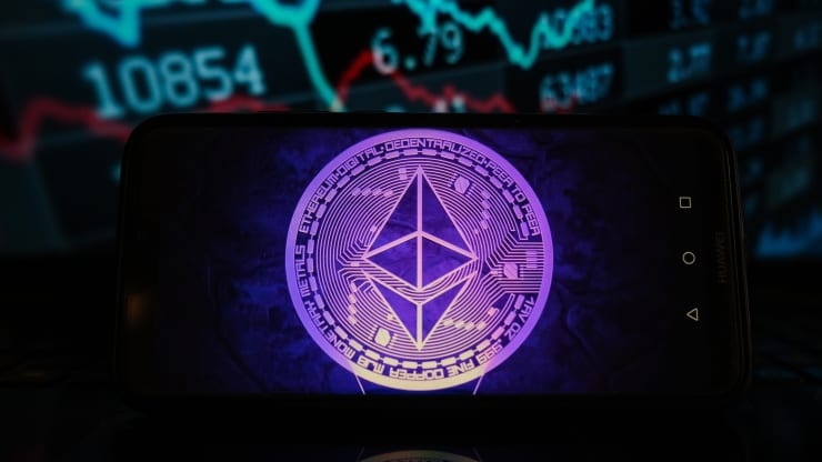 Giá Ethereum, đồng tiền ảo lớn thứ nhì thế giới, vượt qua ngưỡng 4.000 USD lần đầu tiên trong lịch sử trong phiên giao dịch ngày 10/5. (Ảnh: Getty Images)