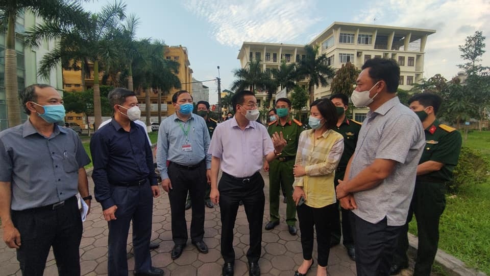 ha noi lap 22 chot kiem dich nguoi dan nen khai bao y te truoc de tranh un tac hinh anh 2