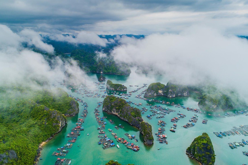 World Heritage Sites are designated by the UN Educational, Scientific and Cultural Organization (UNESCO), for locations having cultural, historical, scientific, or other forms of significance. Ha Long Bay has twice been recognised by UNESCO for being one of the leading natural Vietnamese wonders. (Photo: Tran Quy)