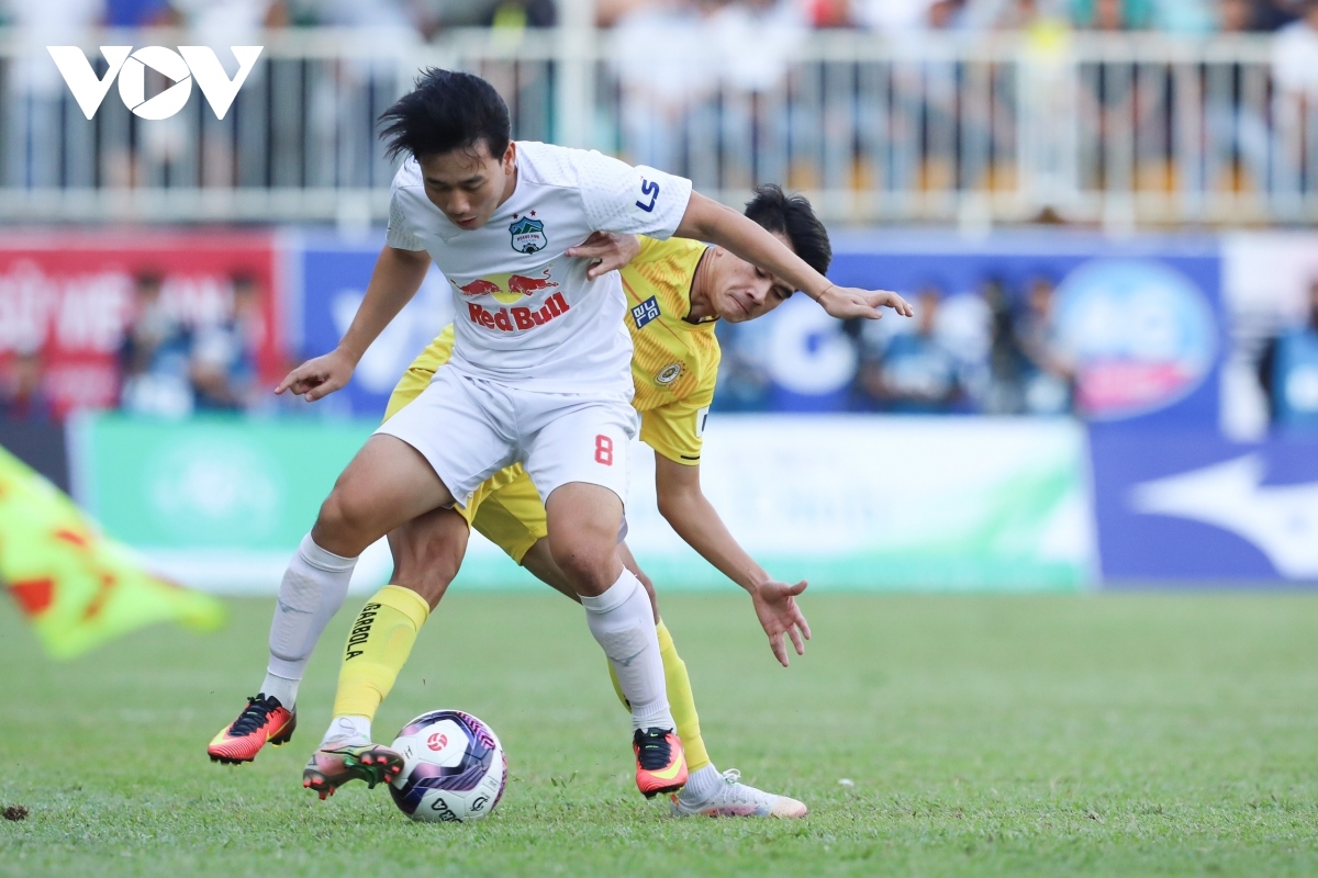 Vòng 13 V-League 2021 tạm hoãn do những ảnh hưởng của dịch Covid-19.