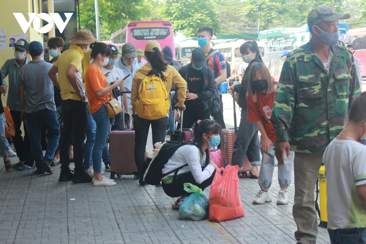bus stations packed with returnees after national holiday picture 8
