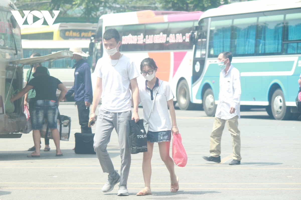 bus stations packed with returnees after national holiday picture 9