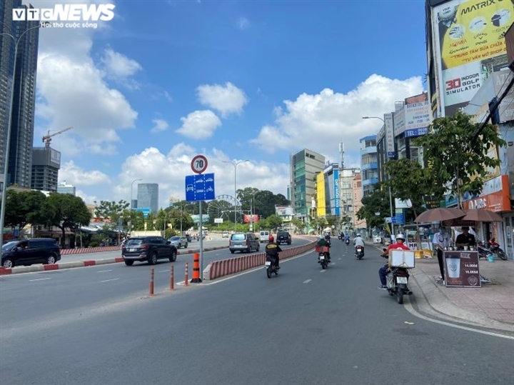 social distancing order leaves hcm city deserted picture 9