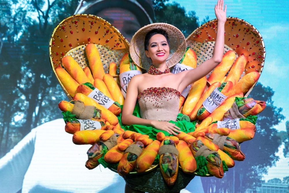 bread outfit by h hen nie among most unexpected costumes of miss universe picture 1