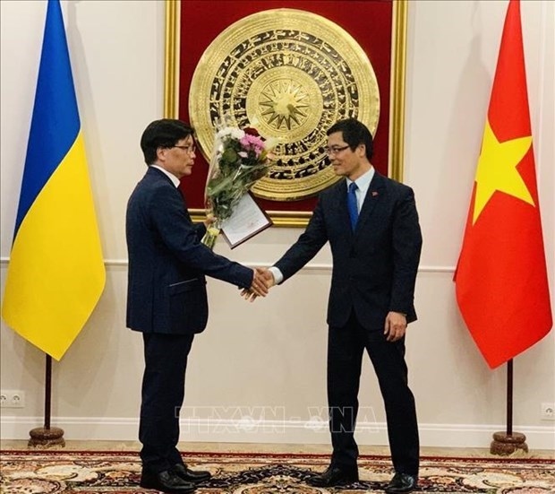 appointment decision presented to vietnam s honorary consul general in ukraine s odessa picture 1