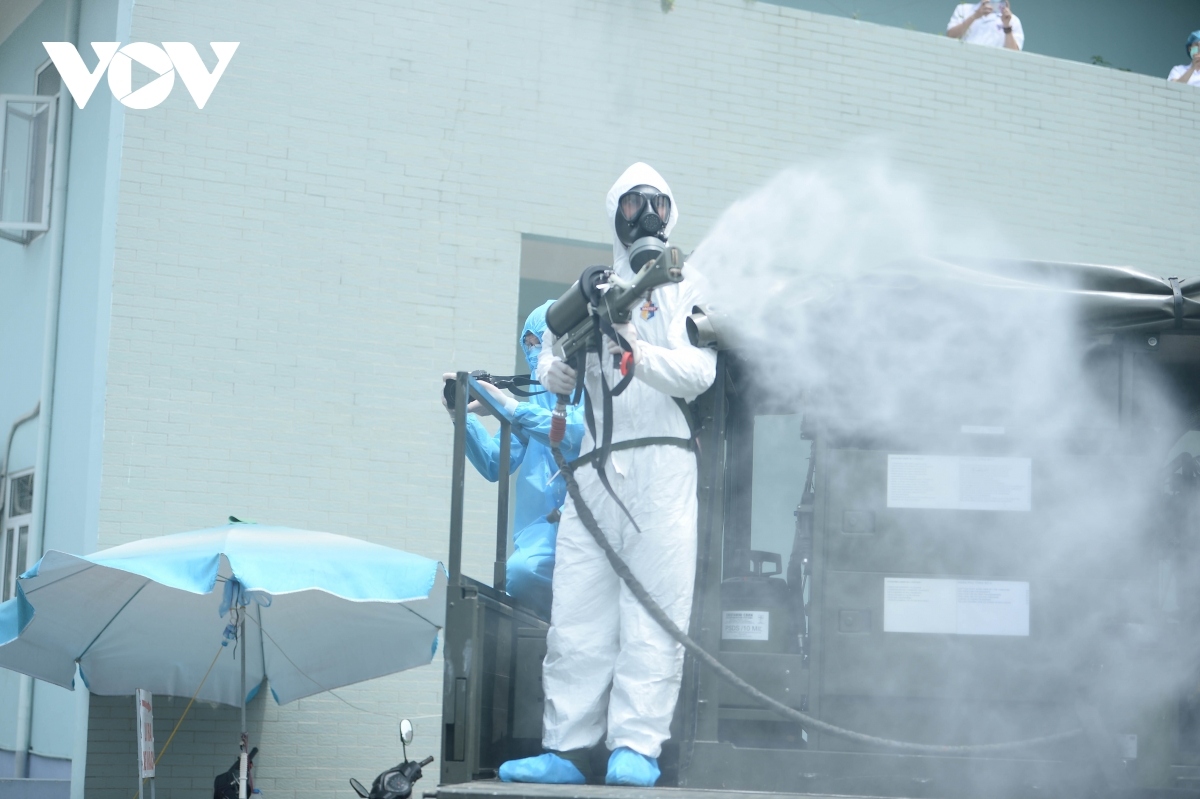 military forces spray disinfectant at k hospital s tan trieu medical facility picture 15