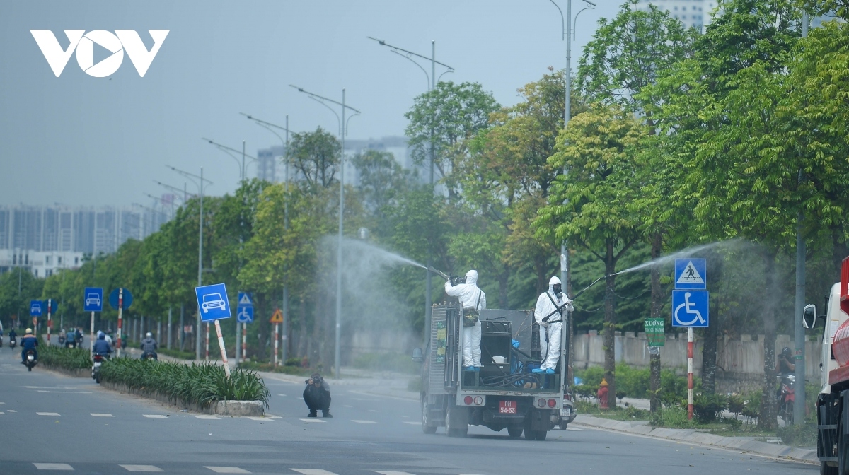 military forces spray disinfectant at k hospital s tan trieu medical facility picture 22 military forces spray disinfectant at k hospital s tan trieu medical facility picture 22
