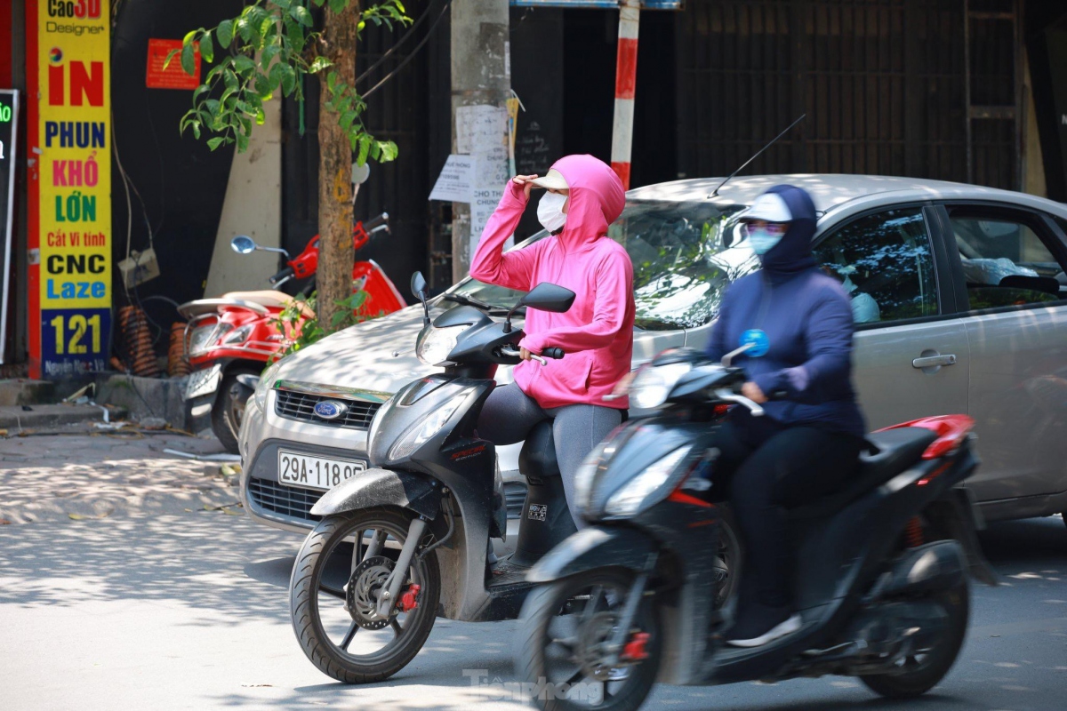 residents of hanoi battle to cope with prolonged heat wave picture 4