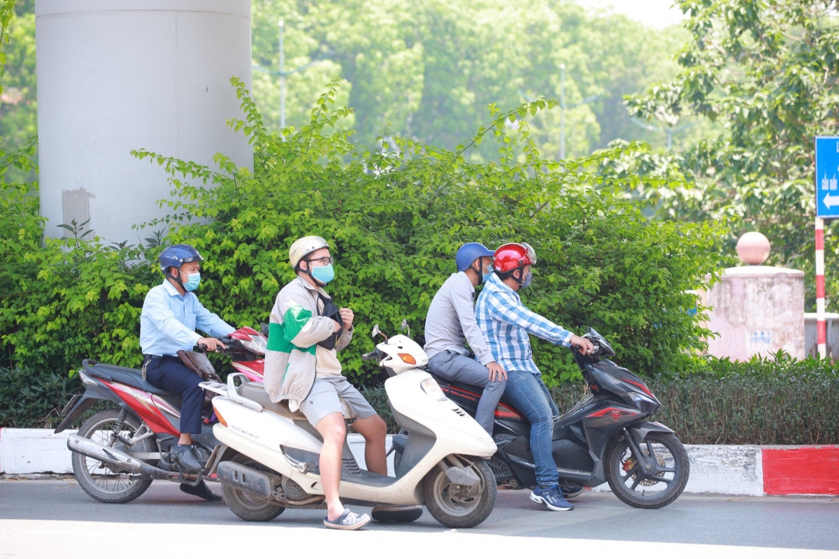 residents of hanoi battle to cope with prolonged heat wave picture 6