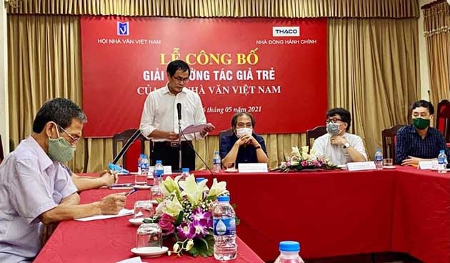 “10 năm nữa sẽ có một gương mặt mới mẻ hơn trong chân dung văn học Việt Nam”