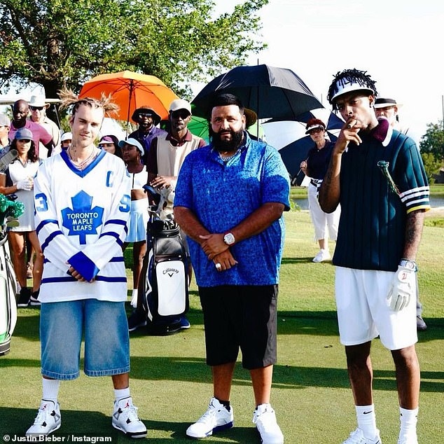 justin bieber khoe toc moi, om chat ba xa khi di mua sam hinh anh 8