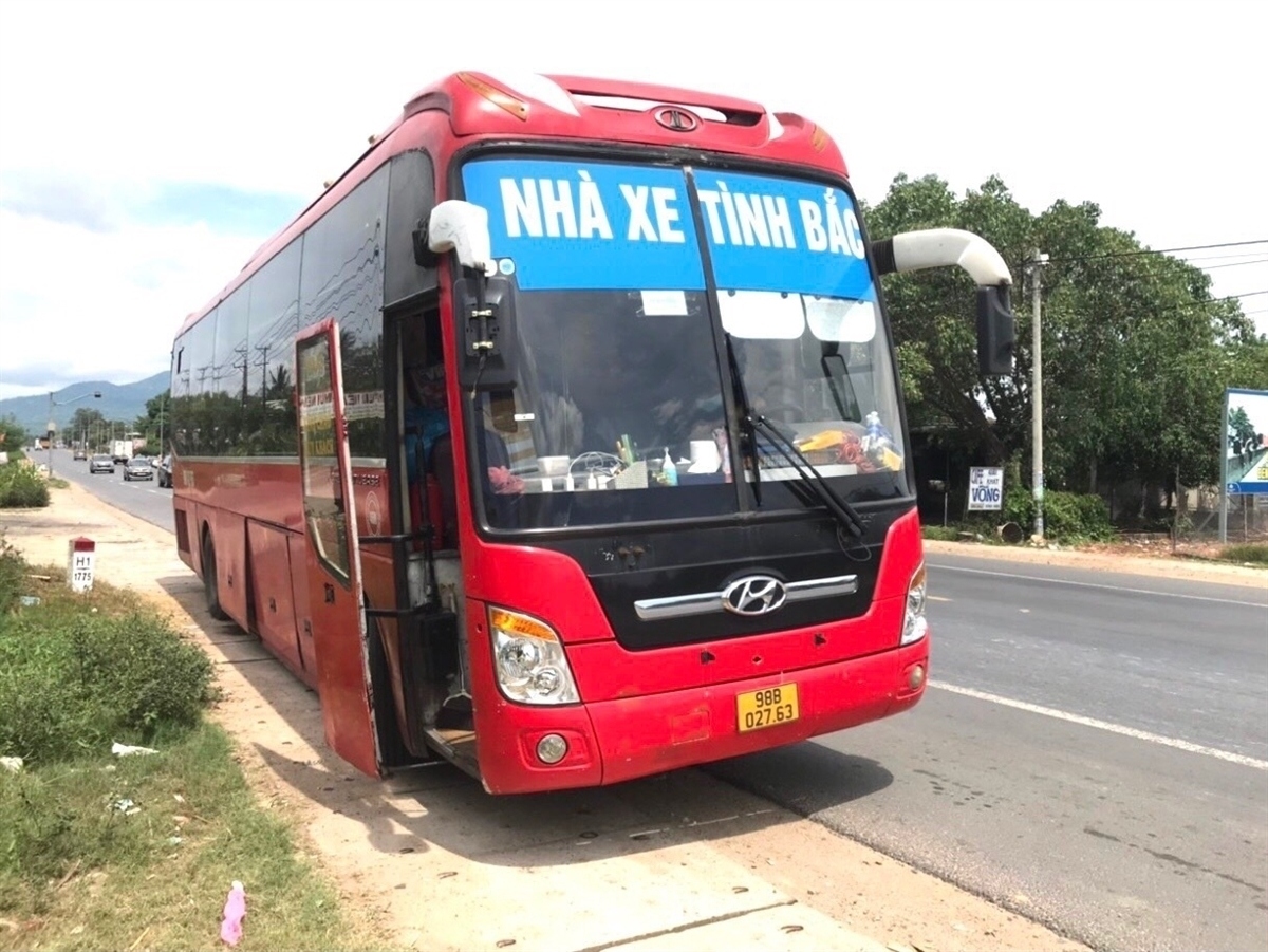 Xe khách chở 5 người Trung Quốc nhập cảnh trái phép.