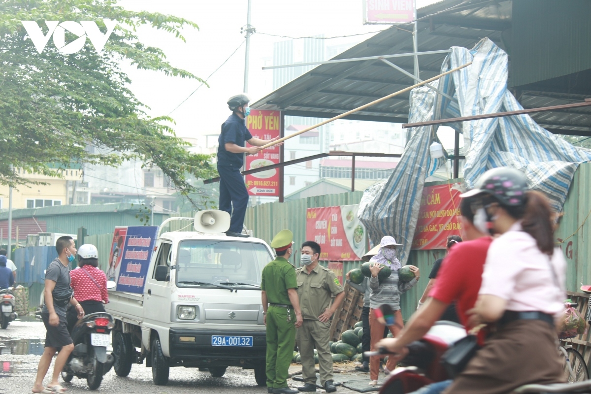 makeshift markets dissolved to support covid-19 fight picture 4