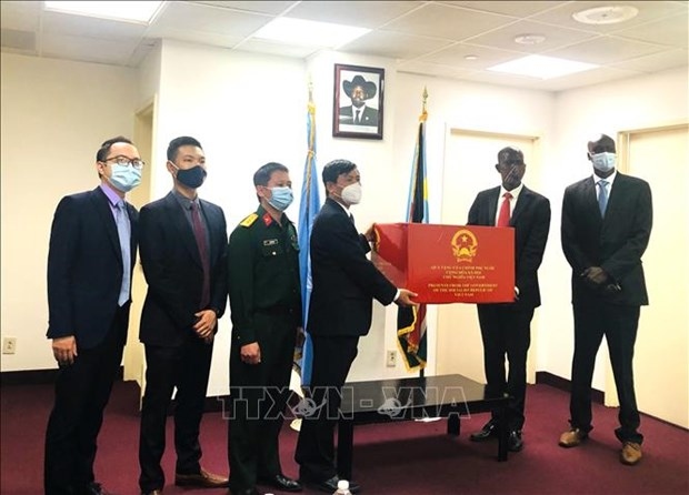 vietnam presents medical supplies to south sudan picture 1