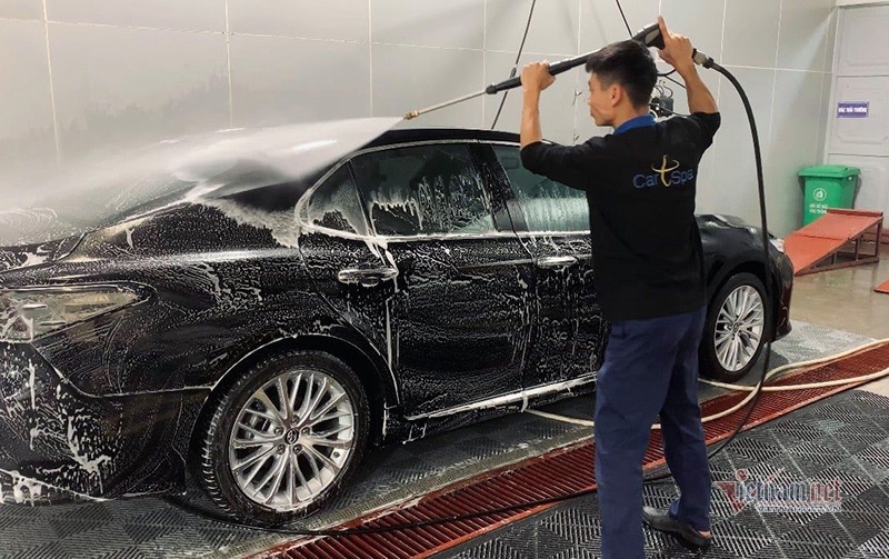 Ô tô bị gỉ sét vì chủ nhân quá chăm rửa xe | VOV.VN