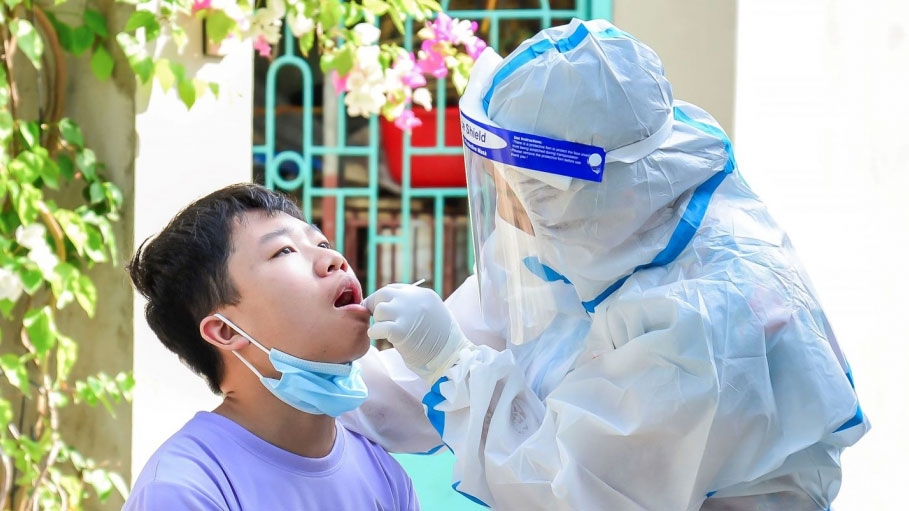 Mass testing for over 200 people linked to COVID-19 cases