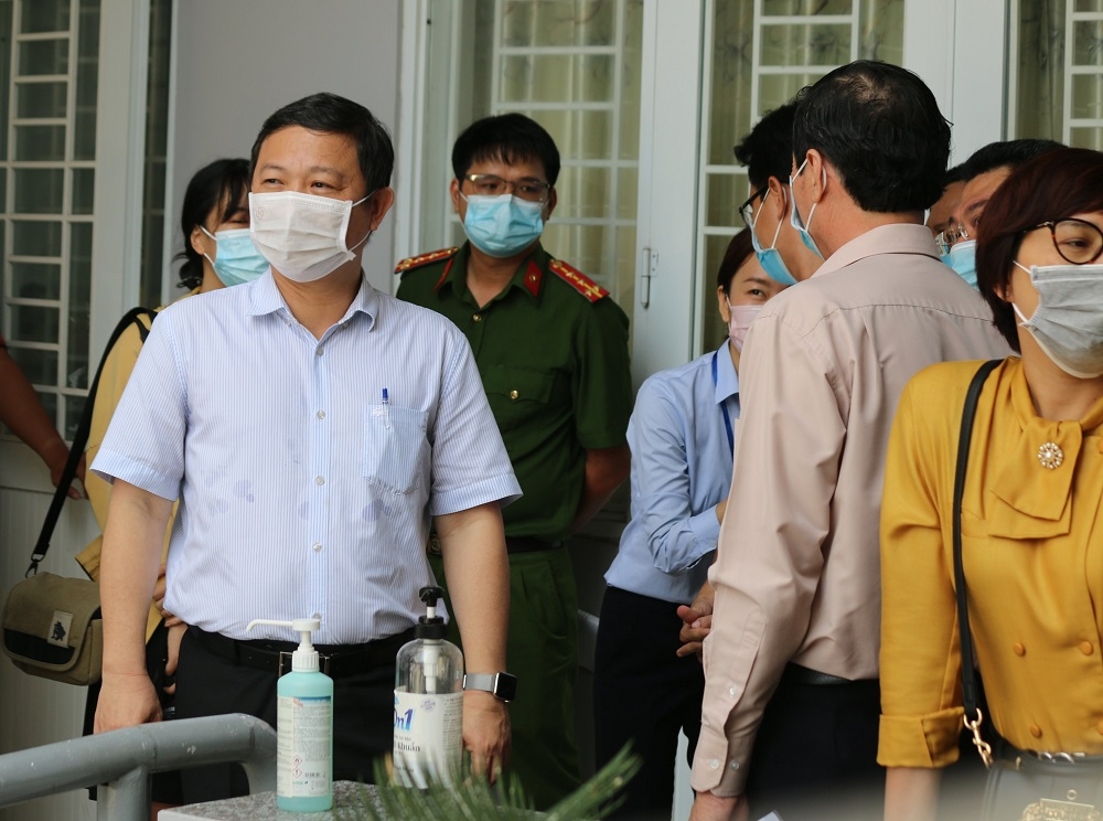 TP.HCM: Chủ tịch quận, huyện sẽ bị xử lý trách nhiệm nếu để hàng quán mở hoạt động lén lút