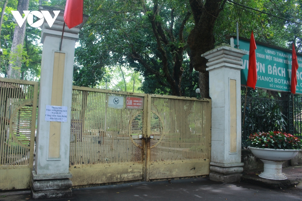 parks, relic sites, worship places in hanoi shut amid covid-19 threats picture 1
