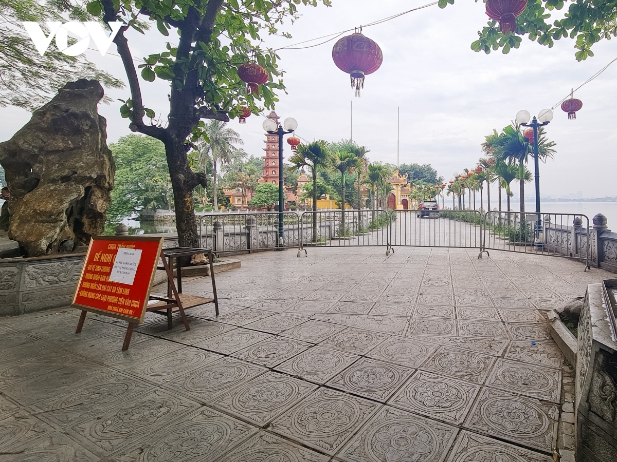 parks, relic sites, worship places in hanoi shut amid covid-19 threats picture 11