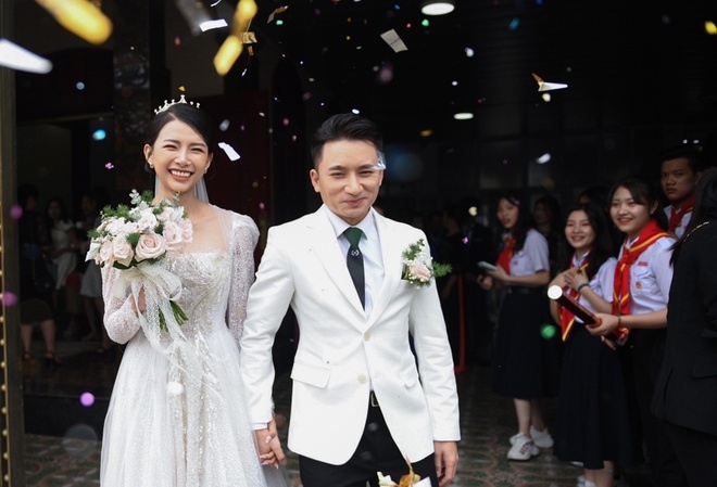 Vợ Phan Mạnh Quỳnh không hài lòng ảnh cưới  2sao