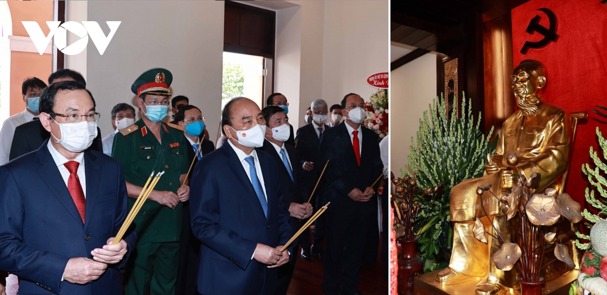 State President Nguyen Xuan Phuc stands alongside other leaders of Ho Chi Minh City to offer incense to President Ho Chi Minh at his museum on May 19.