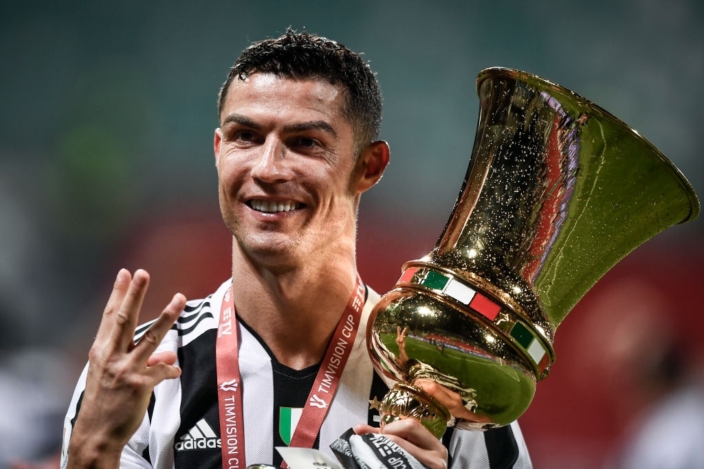 ronaldo gianh giai vua pha luoi serie a, lap ky luc khien messi phai chao thua hinh anh 1