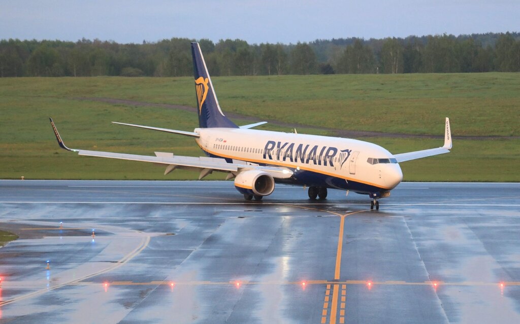 Máy bay của hãng Ryanair tới Latvia sau khi bị buộc phải hạ cánh xuống Minsk, Belarus. Ảnh: Getty