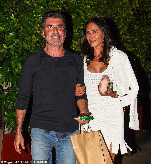 simon cowell va ban gai tron con , hen ho an toi lang man tai nha hang hinh anh 1