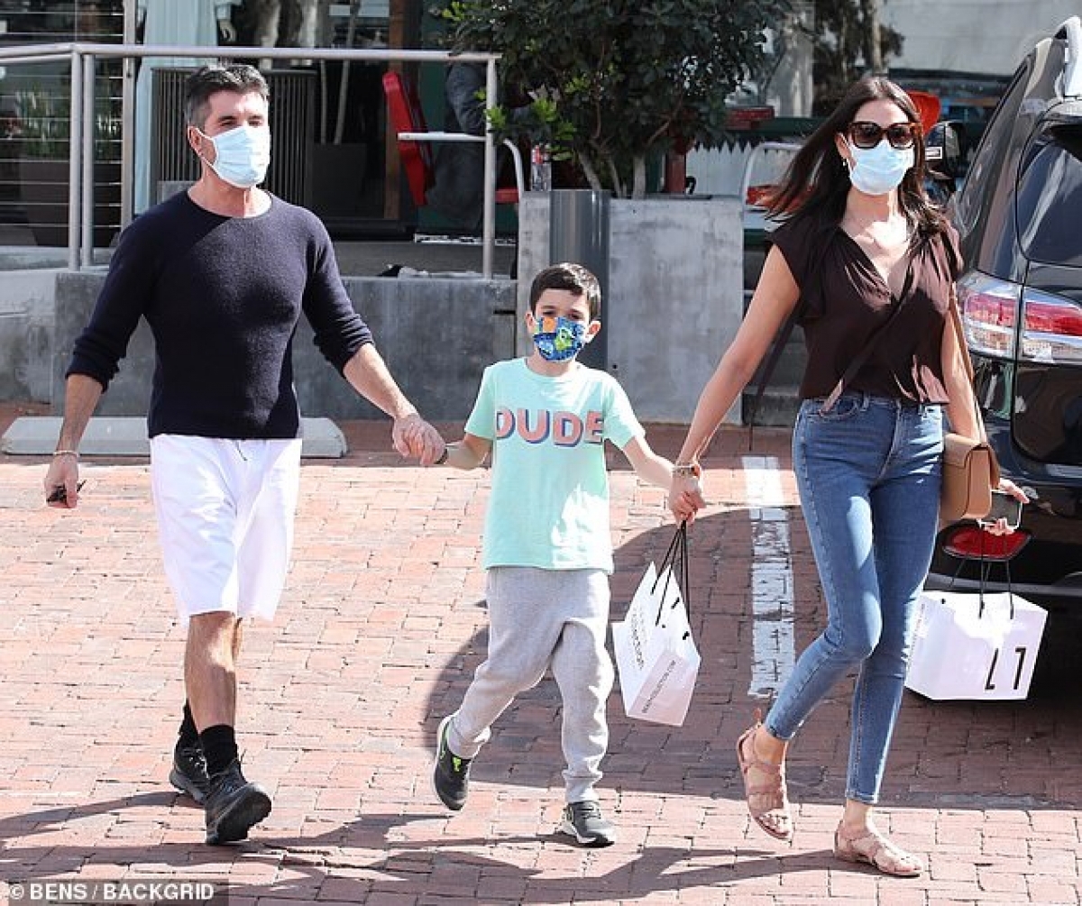 simon cowell va ban gai tron con , hen ho an toi lang man tai nha hang hinh anh 5