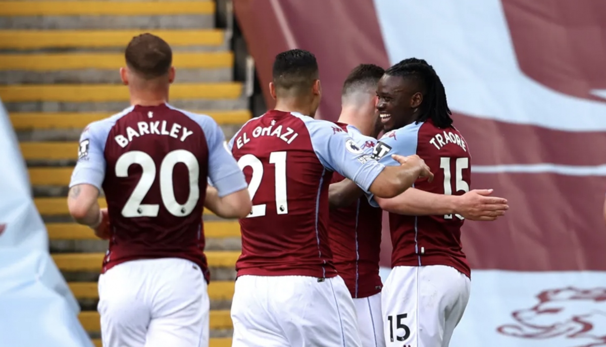 Aston Villa ăn mừng bàn mở tỷ số của Traore. (Ảnh: PA).