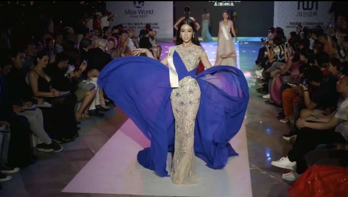 Hoa hậu Đỗ Mỹ Linh thể hiện màn tung váy đỉnh cao trong clip giới thiệu của Miss World.