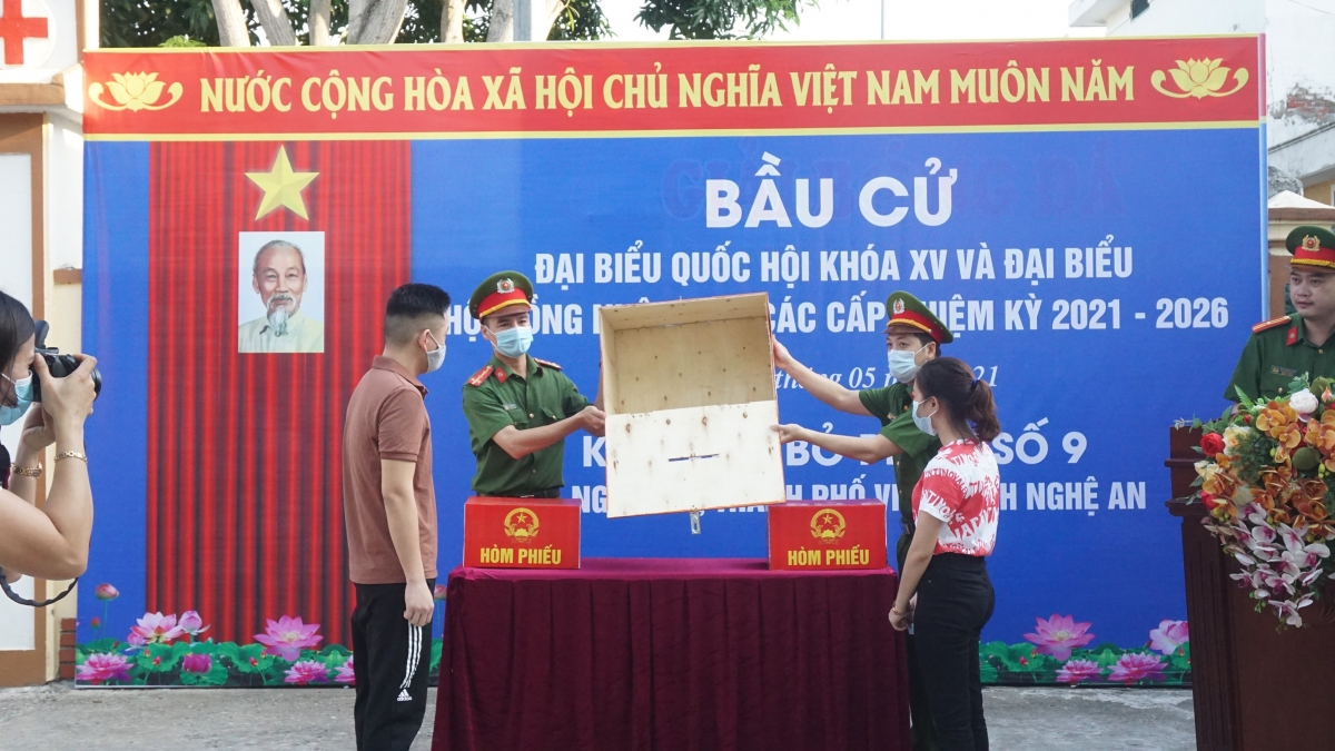 Công tác bầu cử tại Trại tạm giam Công an tỉnh Nghệ An. (Ảnh: H.L)